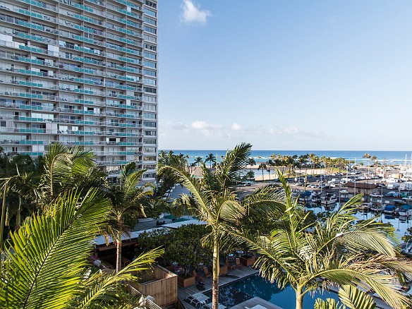 We started off with 3 days in Honolulu at The Modern. This is the view from our balcony overloooking the Waikiki boat harbor. May 7, 2015 7:34 AM : Oahu