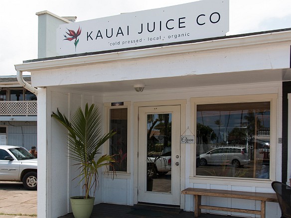Maureen and Marke left on Friday, so with Deb we stopped off at the Kauai Juice Co. in Kapaa May 27, 2016 12:51 PM