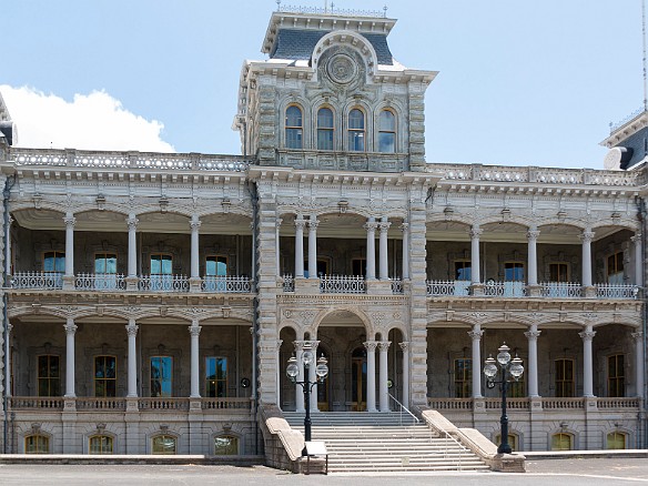 Friday morning tour of Iolani Palace May 12, 2017 11:55 AM