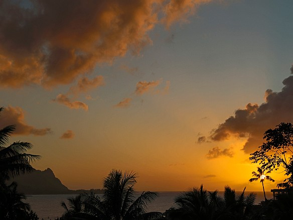 Sunday night sunset over Hanalei Bay May 14, 2017 7:04 PM : sunset