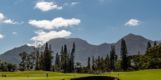 Kauai-005 Dropping Max off at the pro shop for her first day of golf