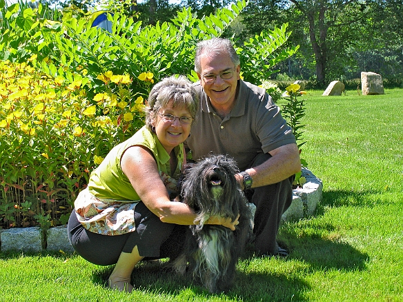 Randee and Norm Perkins, the owners of the Hounds Tooth, enjoyed Josie just as much as she did them Jul 5, 2009 10:41 AM : Josie, Maine