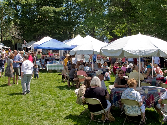 Saturday morning we hit a craft fair on the Kennebunkport town green Jul 2, 2011 11:50 AM : Maine 2011