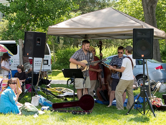 Some local bluegrass musicians were playing for tips, they weren't half bad Jul 2, 2011 11:47 AM : Maine 2011