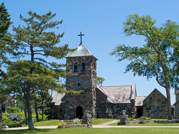 After the craft fair, we headed down Ocean Ave to check out St. Ann's. Jul 2, 2011 12:41 PM : Maine 2011