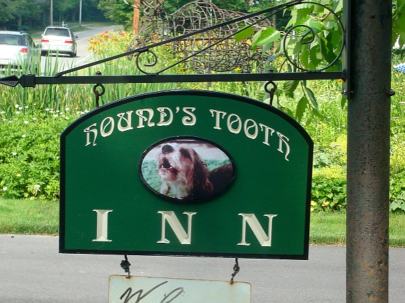 We stayed again at the dog-friendly Hounds Tooth Inn in Kennebunk Jul 4, 2011 8:55 AM : Hound's Tooth Inn, Maine 2011