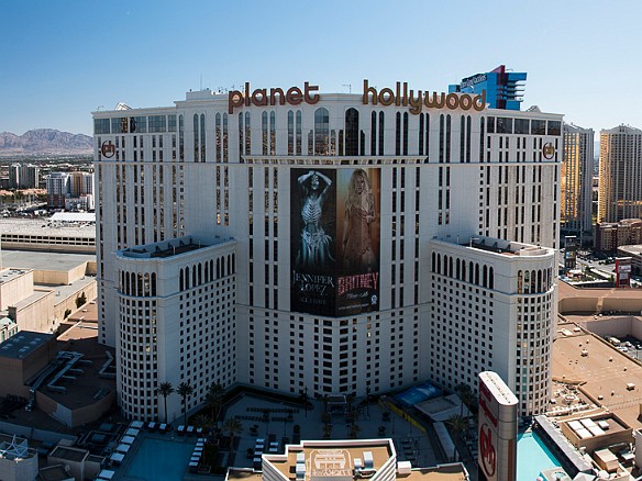 Two weeks later we were off to Las Vegas for a weekend trip to go to one of Maxine's bucket list restaurants, é by José Andrés. We flew out early on Friday and checked into our huge suite at The Cosmopolitan. This was the view from our balcony, directly across the strip from the Paris and Planet Hollywood. Mar 18, 2016 10:38 AM