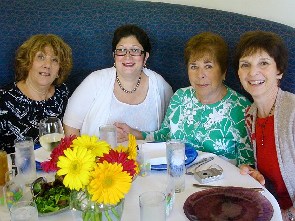 Jun 25, 2011 12:44 PM : Florence Kling, Irene Rosenbloom, Lynn Lavender, Maxine Klein, Splash Restaurant