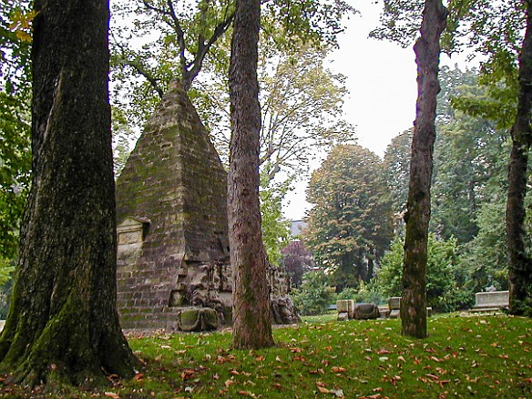 Paris2000-021 Another surprise is this miniature Egyptian pyramid hiding among the trees