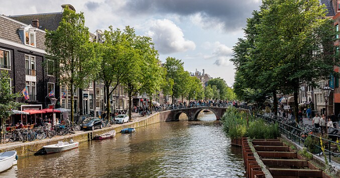 Amsterdam2025-011 The Oudezijds Voorburgwal canal