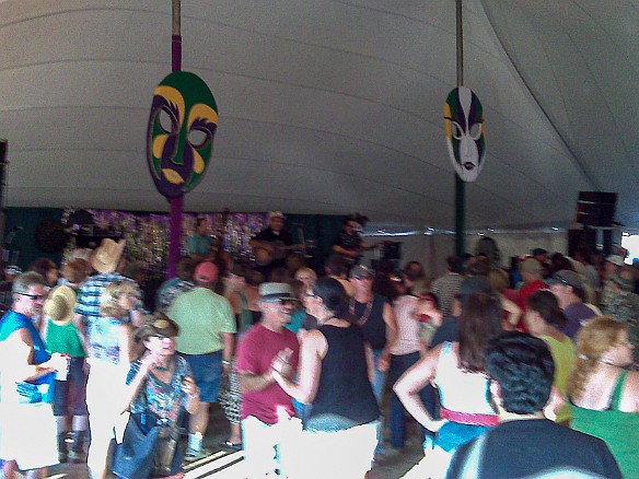 RhythmRoots2009-6 The dance tent and stage, everyone groovin' to Big Sandy and the Flyrite Boys