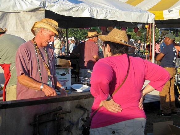 Ken "Pa" Lamb washes up while chatting with Max Sep 5, 2010 6:59 PM : Chili Brothers, Ken Lamb, Maxine Klein, Rhythm and Roots 2010