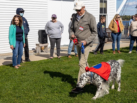 DogsOnTheDock2022-051 The opening dog parade