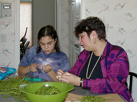 Thanksgiving2000-002 Jessie and Max prepping the green beans