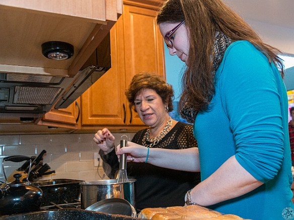 Thanksgiving2015-011 Rhona and Sarah making the gravy