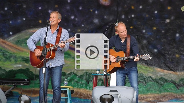 LorenMark-Guitar Man Loren Barrigar and Mark Mazengarb perform