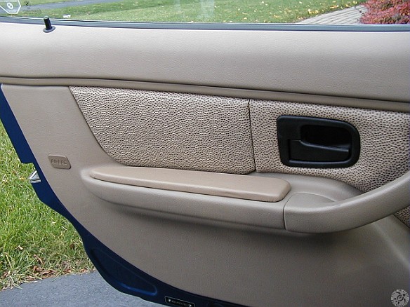 door_armrest_driver1 The driver side installed shows that the leather is slightly darker than the vinyl, but matches the dotted beige leather nicely.