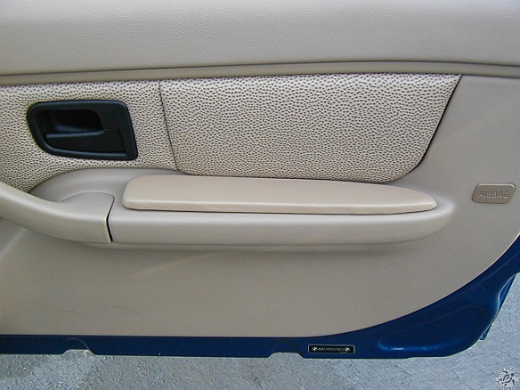 door_armrest_pass1 Here's the passenger side armrest installed.